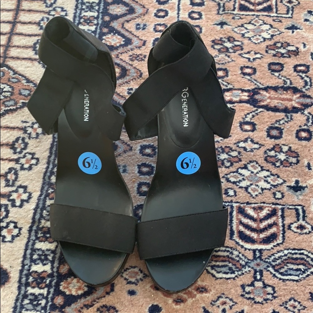 BCBG wedge